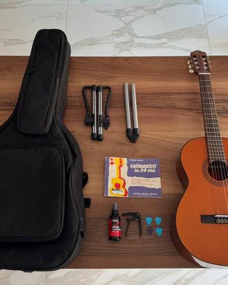 Chitarra classica vintage con custodia e accessori