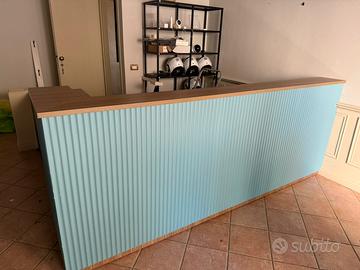 Scrivania front desk artigianale