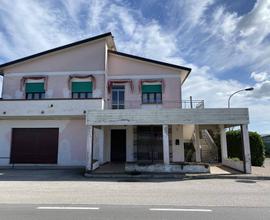 EDIFICIO FORMATO DA ABITAZIONE, SUPERMERCATO, BAR,