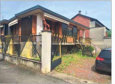 Immobile in asta di 249 m² con 5 locali e box auto