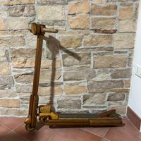 monopattino in legno artigianale