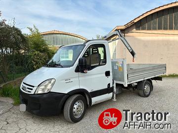 IVECO DAILY 35S12 MIDI CAB CON GRU 900 KG PORTATA