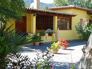 Villino con ampio giardino