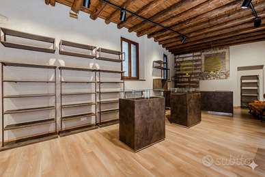 Arredo completo per negozio