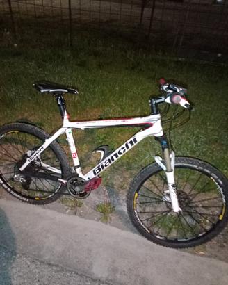 MTB professionale in carbonio Bianchi