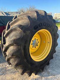 Pneumatici 800/65R32 con Cerchioni Mietitrebbia
