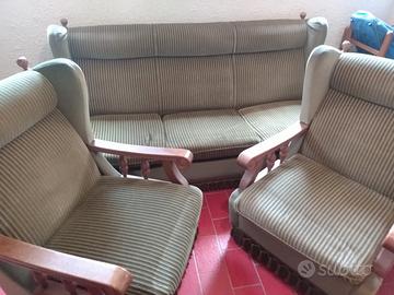 divano con due poltrone 