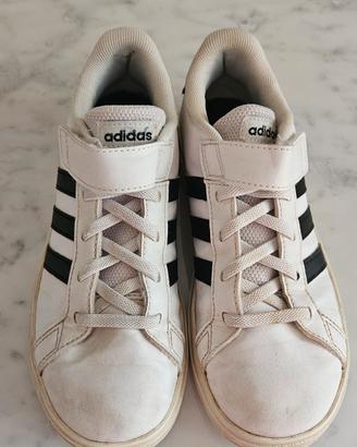 4 paia di scarpe bambino Adidas,Nike,Puma n.35/36