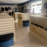 Arredo negozio abbigliamento