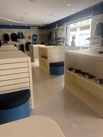 Arredo negozio abbigliamento