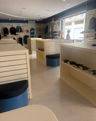 Arredo negozio abbigliamento