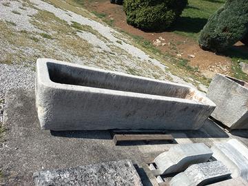 Vasche, colonne , portali ,scalini in pietra