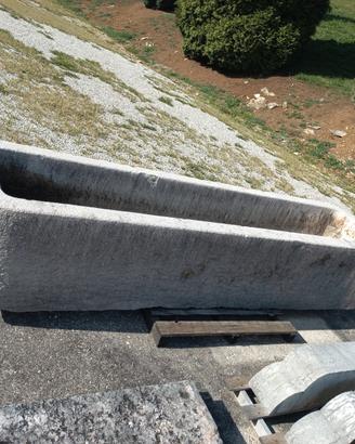 Vasche, colonne , portali ,scalini in pietra