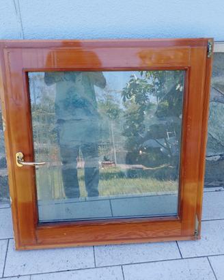 finestra in legno douglas a un battente vasistas