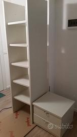 Scaffale in legno laccato bianco
