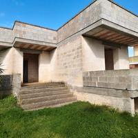 Villa con ampia metratura e giardino - possibilita