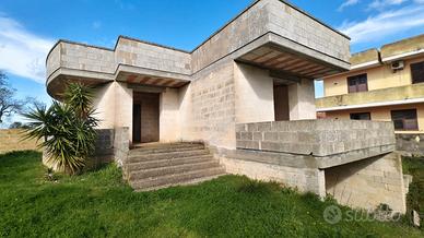 Villa con ampia metratura e giardino - possibilita