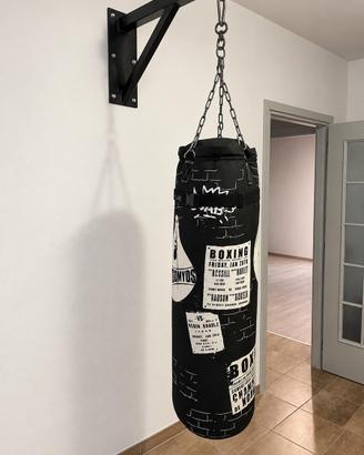Sacco da boxe e guantoni omaggio