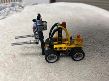 LEGO Technic carrello elevatore – modello completo