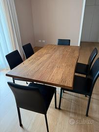 Tavolo e sedie soggiorno