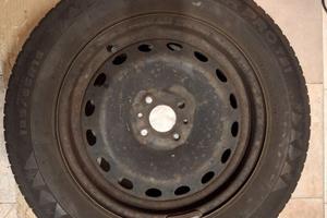 Treno gomme invernali 195/65 R15 su cerchi acciaio