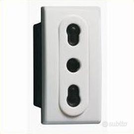 Presa Bipasso Bivalente 10A/16A Legrand Cross art.