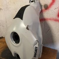 Serbatoio ducati panigale v2 danneggiato
