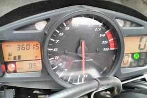 moto Suzuki GSR 600