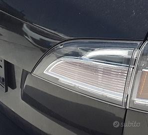 STOP POSTERIORE DESTRO INTEGRATO NEL PORTELLO MAZD