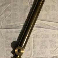 Antico innaffiatoio manuale a stantuffo ottone