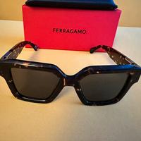 Occhiali da sole Ferragamo modello SF2084S 242