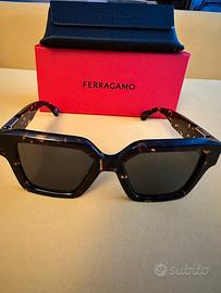 Occhiali da sole Ferragamo modello SF2084S 242