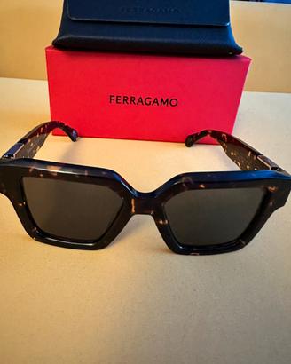 Occhiali da sole Ferragamo modello SF2084S 242