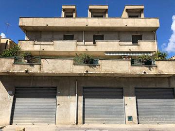 INTERO STABILE ZONA PONTE DI FERRO.