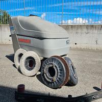 Lavasciuga lavapavimenti comac omnia 32