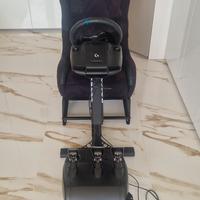 postazione gioco con volante e pedali