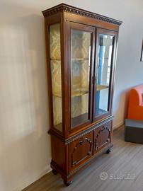 Vetrina libreria tappezzata