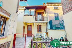 CASA INDIPENDENTE SU DUE LIVELLI