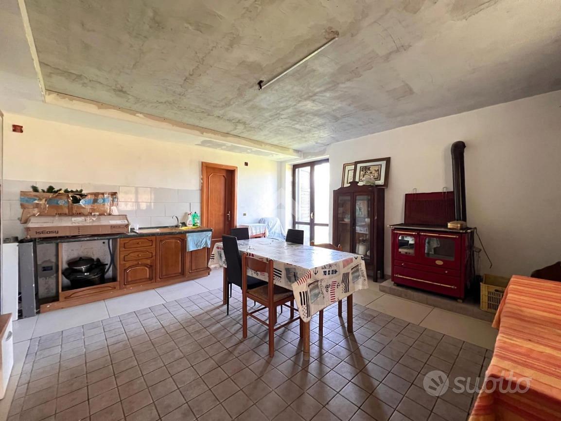 RUSTICO A SANTO STEFANO DEL SOLE - Vista 4