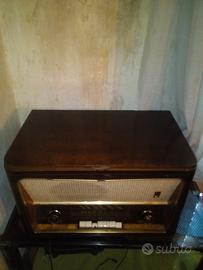 Radio d'epoca italiana a valvole GBC
