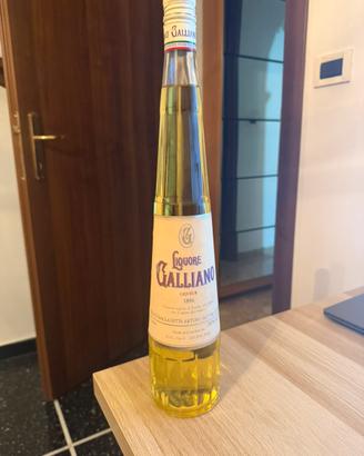 Bottiglia liquore galliano