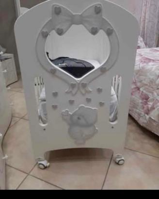 culla bambino  bianca con cuiore 