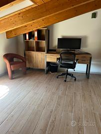 Scrivania e libreria