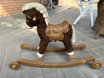 Cavallo a dondolo