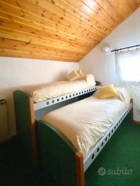 Letto a castello scorrevole, inclusi materassi