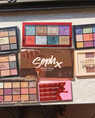 Stock palette Revolution + omaggi