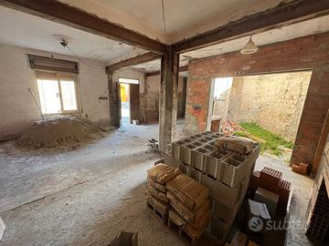 Casa indipendente con ampia terrazza