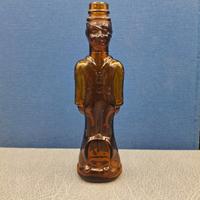 Bottiglietta in vetro marrone a forma di soldato