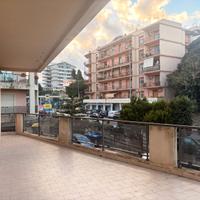 Minissale - 4 vani con ampio terrazzo e box auto