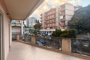 Minissale - 4 vani con ampio terrazzo e box auto